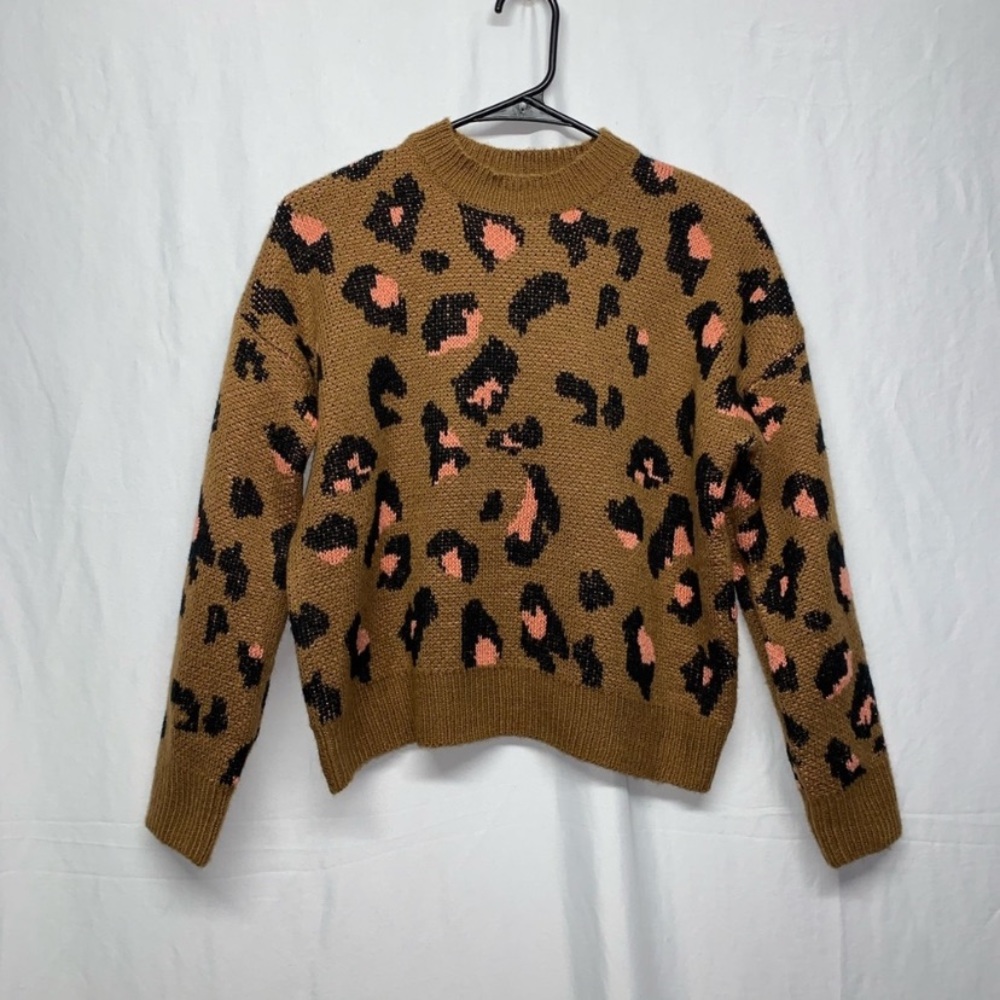 BBWM leopard/cheetah print knit sweater size S